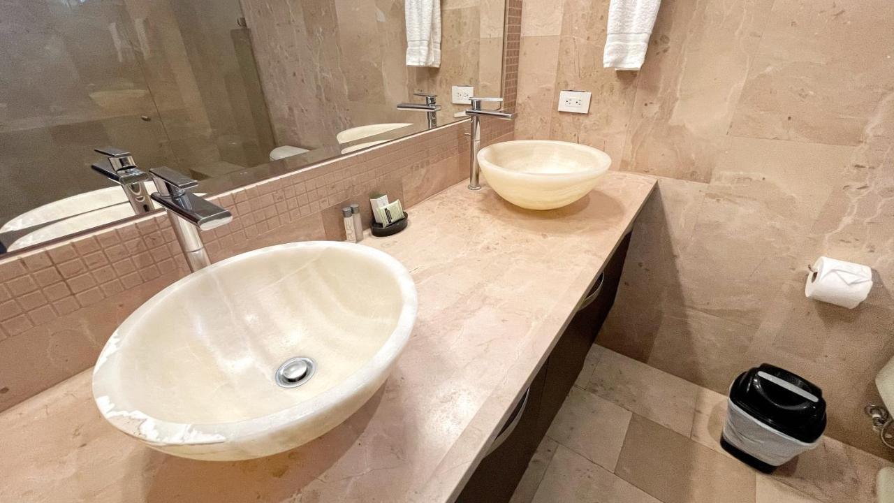 Pacific Suites Boutique Hotel And Bistro Хако Екстер'єр фото