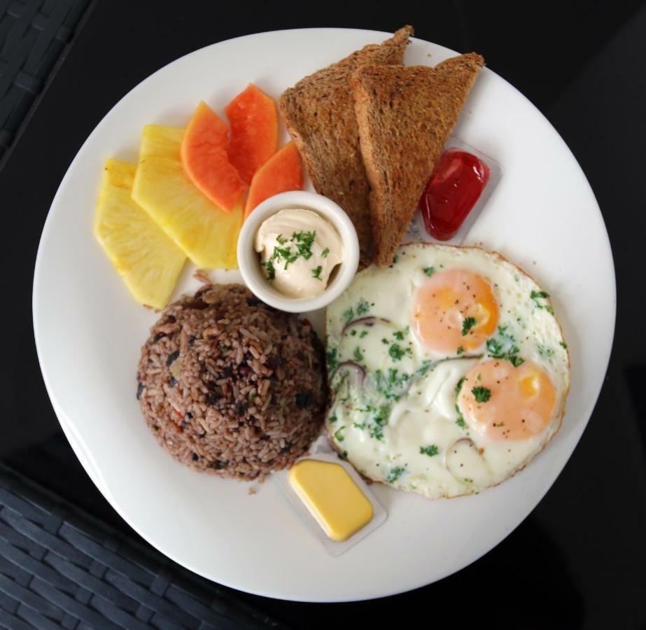 Pacific Suites Boutique Hotel And Bistro Хако Екстер'єр фото